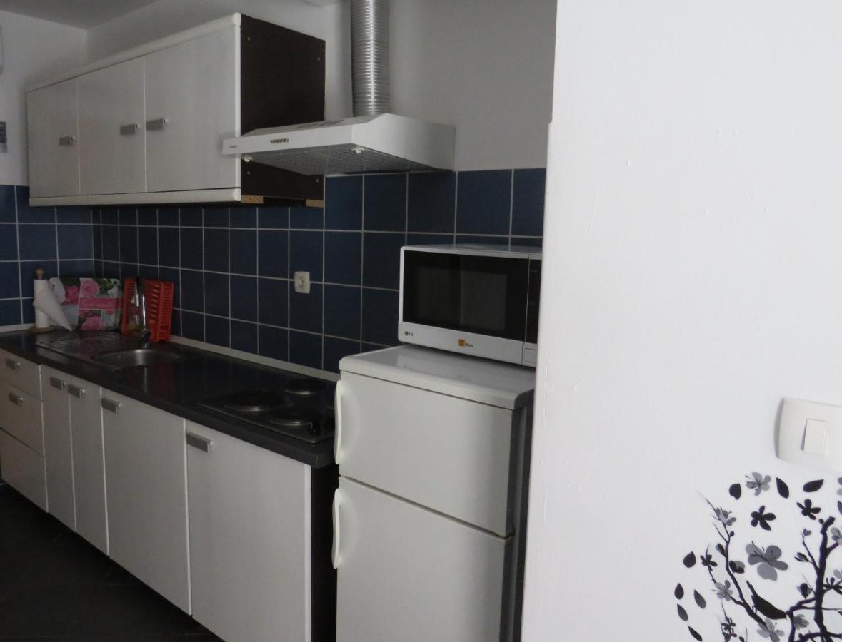 4 Apartment Split